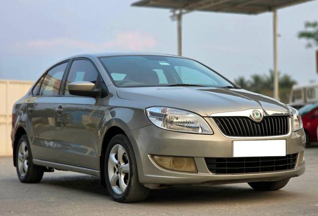 https://images10.gaadi.com/usedcar_image/4493030/original/processed_c70142396b88acb3f4a2368c8ab44660.jpg?imwidth=6400
