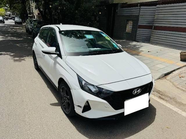 https://images10.gaadi.com/usedcar_image/4493046/original/processed_3c6ddeb7-2d72-4a64-a932-0ae3b2327332.jpeg?imwidth=6400