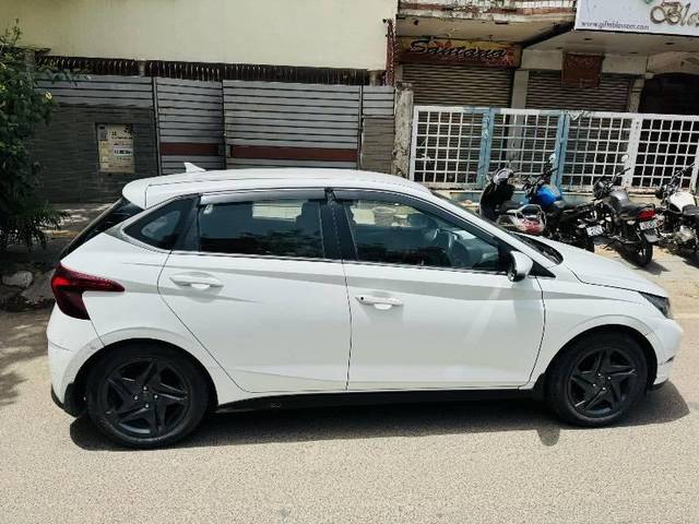 https://images10.gaadi.com/usedcar_image/4493046/original/processed_63e3556f-9ef3-4c1f-8fee-a177535adb34.jpeg?imwidth=6401
