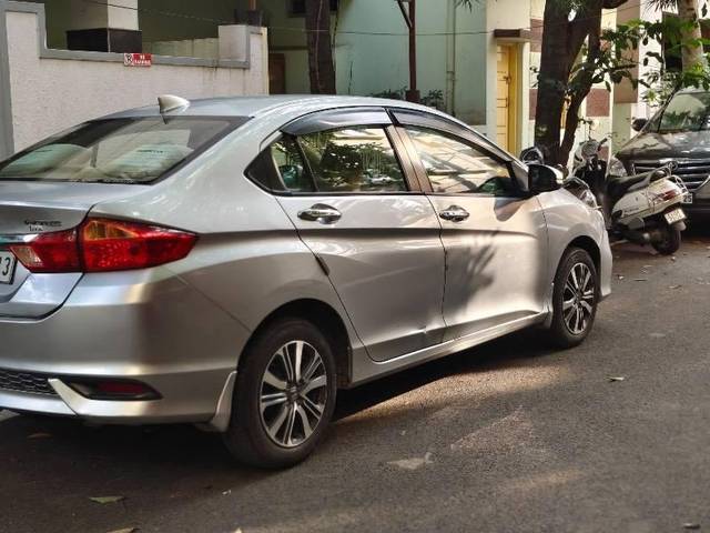 https://images10.gaadi.com/usedcar_image/4493124/original/processed_6078398d-d011-444c-9aec-dce747371c8a.jpeg?imwidth=6402
