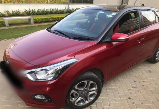 https://images10.gaadi.com/usedcar_image/4493159/original/51a6fa85-8621-409a-bff2-5060ea225411.?imwidth=6400
