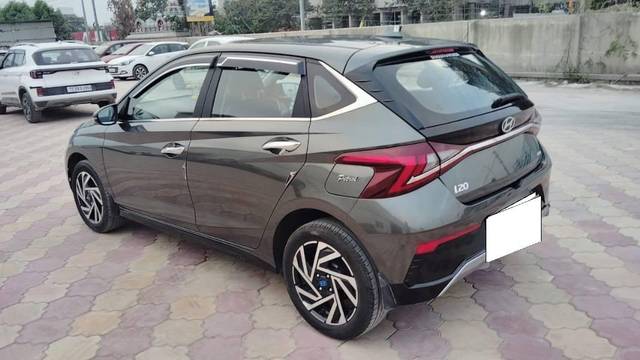 https://images10.gaadi.com/usedcar_image/4493394/original/processed_72f5fc92-4709-4bac-be1f-60754eb072d0.JPG?imwidth=6402