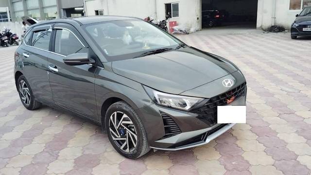 https://images10.gaadi.com/usedcar_image/4493394/original/processed_c705864d-ea35-4096-b79c-b84c20f12c9f.JPG?imwidth=6400