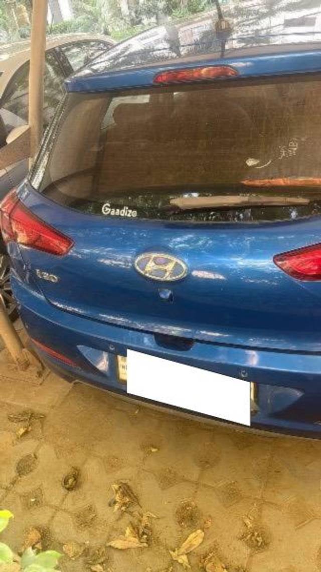 https://images10.gaadi.com/usedcar_image/4493444/original/processed_3befd0b5-30b7-440b-bcd1-d2b8d448f652.jpeg?imwidth=6402