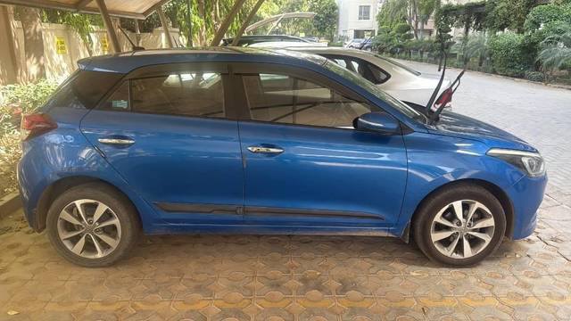 https://images10.gaadi.com/usedcar_image/4493444/original/processed_d1060850-0daa-4a1c-9d7c-5f5740e2c8fc.jpeg?imwidth=6401