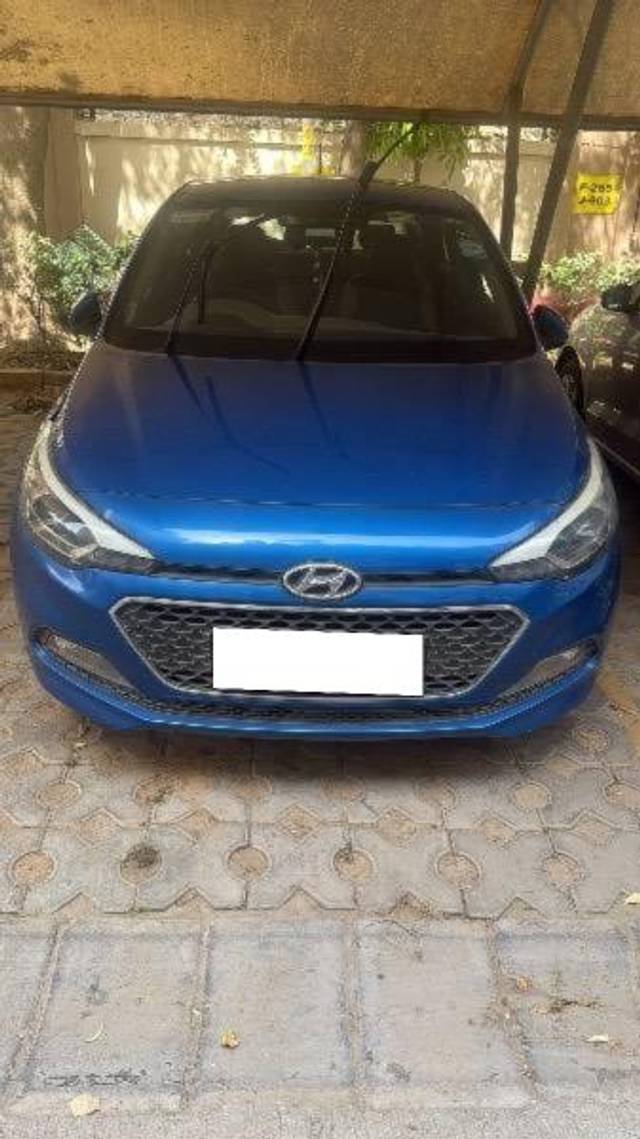 https://images10.gaadi.com/usedcar_image/4493444/original/processed_e8536202-d91c-4ce7-a326-de8dea7192aa.jpeg?imwidth=6400
