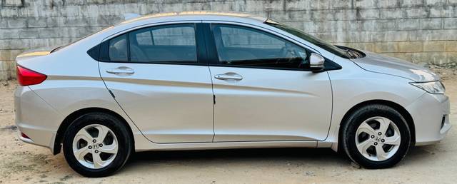 https://images10.gaadi.com/usedcar_image/4493572/original/fc0586b4-db39-440c-a073-772cb9d84339.jpg?imwidth=6401