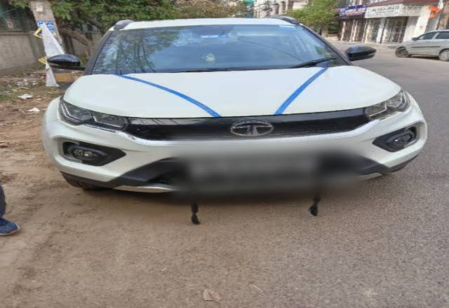 https://images10.gaadi.com/usedcar_image/4493723/original/195a81fb-b4de-4612-8039-bad3c111ff22.?imwidth=6400