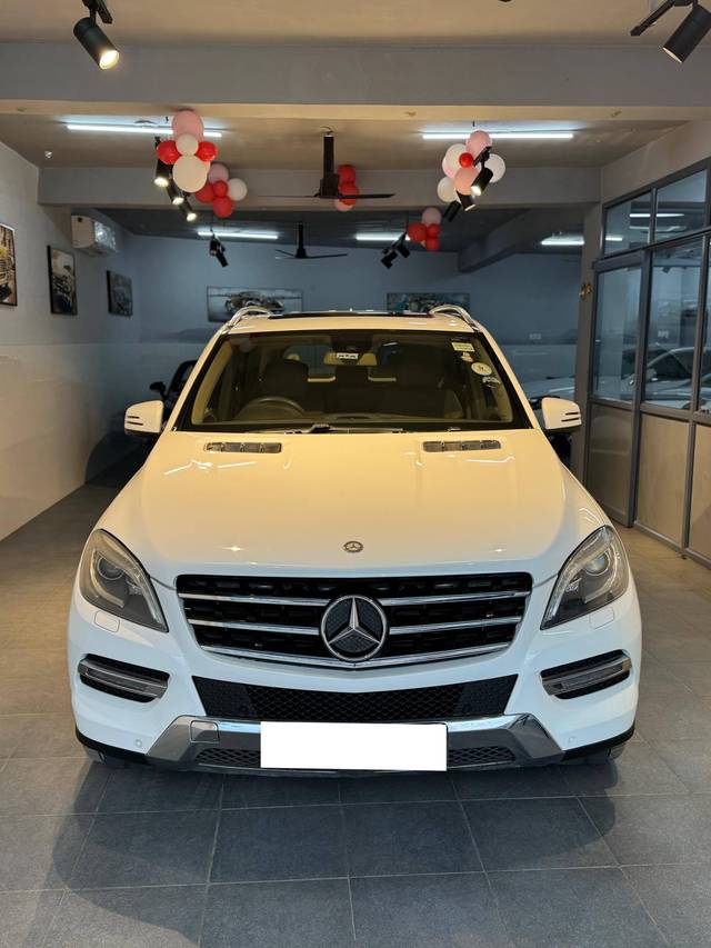 https://images10.gaadi.com/usedcar_image/4493819/original/processed_ed6b68ee2cbd8449cef3f7bb395b3163.jpg?imwidth=6402
