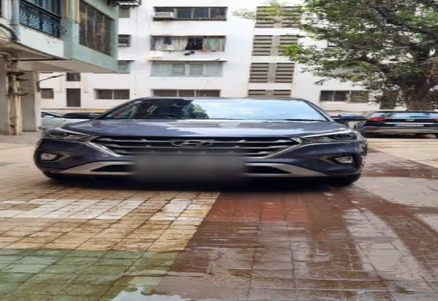 https://images10.gaadi.com/usedcar_image/4494012/original/0520fd1a-95cc-4770-a933-5fa94d4a2c96.?imwidth=6400