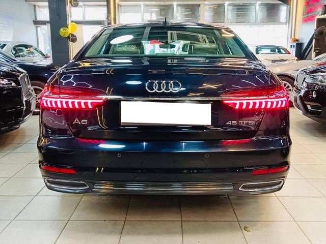 https://images10.gaadi.com/usedcar_image/4494085/original/processed_4f7c3beae7ecd5186543cb7a65e9aeb7.jpg?imwidth=6401