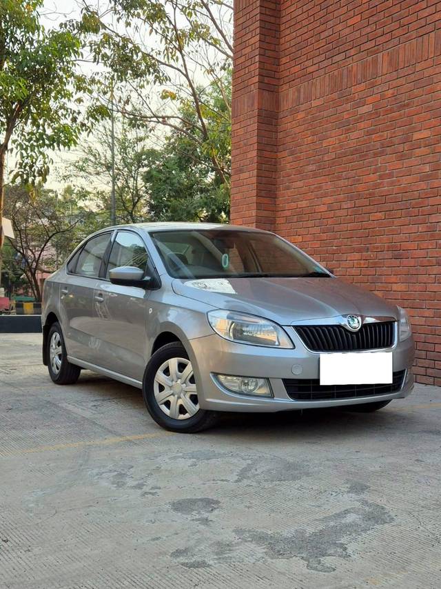 https://images10.gaadi.com/usedcar_image/4494102/original/processed_78b98c6c737a10d088ff6dc8117f6f99.jpg?imwidth=6400