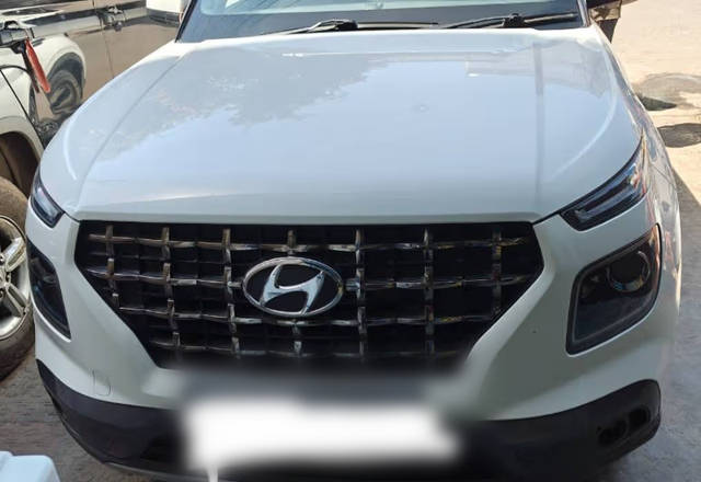 https://images10.gaadi.com/usedcar_image/4494111/original/1f7e216c-f163-44bf-8118-6e979ef700b0.?imwidth=6400