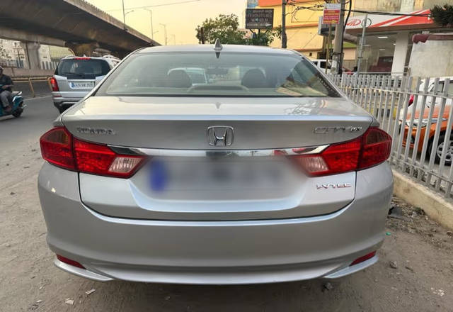 https://images10.gaadi.com/usedcar_image/4494146/original/299082a7-d2a0-480c-8998-643ecf9928e9.?imwidth=6402