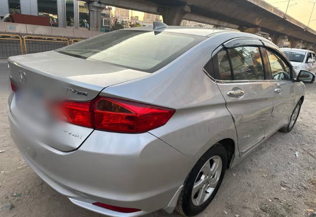 https://images10.gaadi.com/usedcar_image/4494146/original/cf0de9e6-75ab-4615-8ea0-eeb87f1f402a.?imwidth=6401