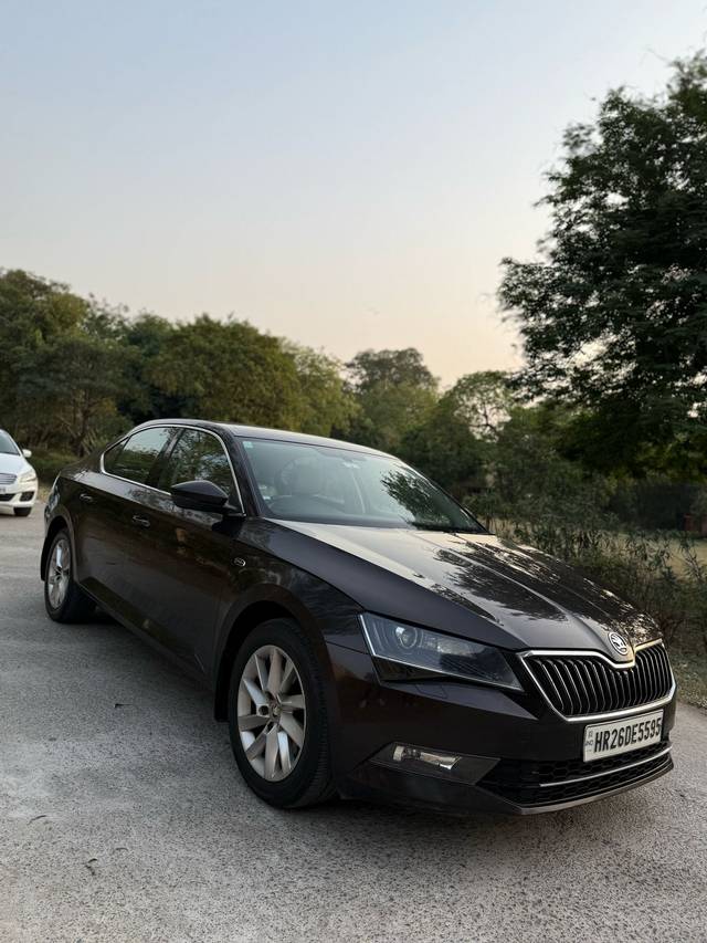https://images10.gaadi.com/usedcar_image/4494165/original/690195e395e4ed44c7f006bd63deca74.jpg?imwidth=6400