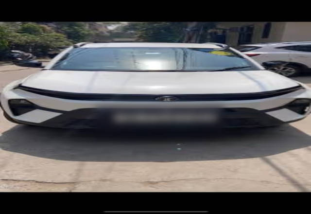https://images10.gaadi.com/usedcar_image/4494252/original/7ca883a8-5959-48aa-99f7-e609078bf4e4.?imwidth=6400
