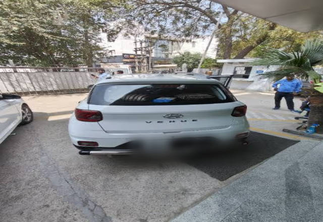 https://images10.gaadi.com/usedcar_image/4494439/original/80c23770-b9ef-4fcf-8a48-65c861f4b404.?imwidth=6401