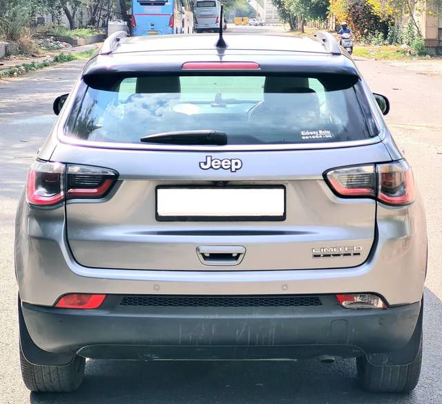 https://images10.gaadi.com/usedcar_image/4494569/original/processed_f19e3e8ee9f04b1bb3462903fb08a109.jpg?imwidth=6402