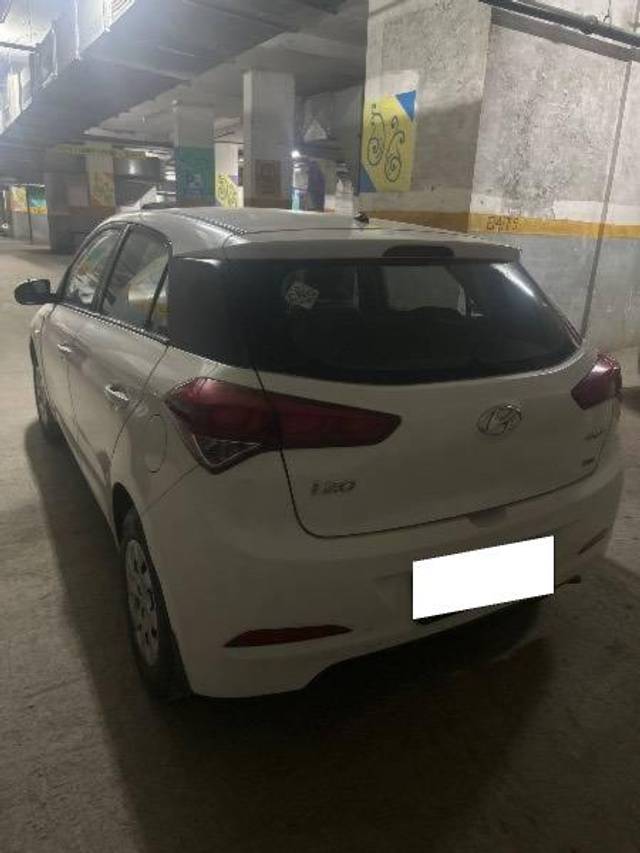 https://images10.gaadi.com/usedcar_image/4494762/original/processed_9fd20b58-ff74-4166-93f5-810aab78d715.jpg?imwidth=6402