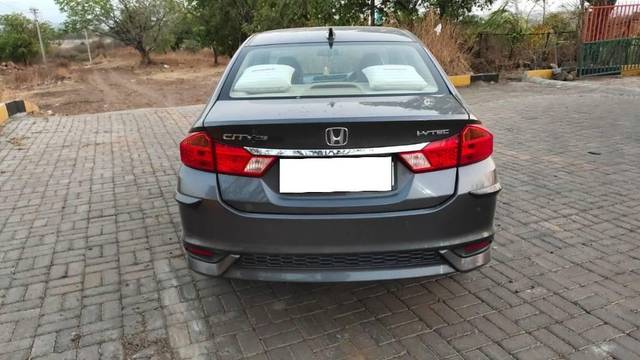 https://images10.gaadi.com/usedcar_image/4494901/original/processed_d4e63a65-2985-40c6-9d23-7715100d0c9e.jpg?imwidth=6401