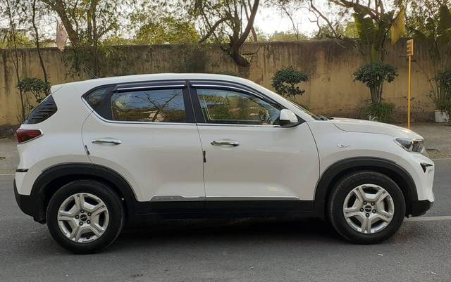 https://images10.gaadi.com/usedcar_image/4494973/original/processed_f968f1f648b8ad10cc35f6a88fd8e977.jpg?imwidth=6401