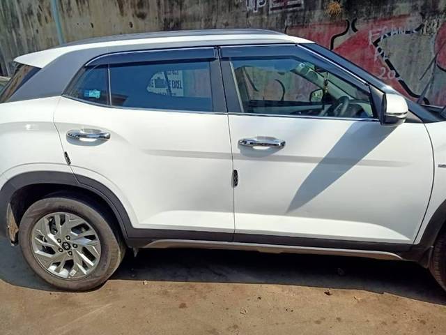 https://images10.gaadi.com/usedcar_image/4495056/original/processed_91460103-5bc5-4e1f-9bb5-8befb311661e.jpg?imwidth=6401