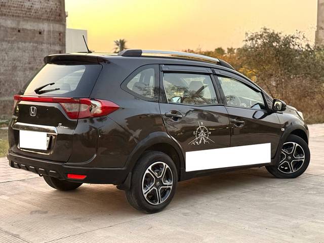https://images10.gaadi.com/usedcar_image/4495116/original/processed_c1dc01795eb22e5d61319efcbd39f19a.jpg?imwidth=6402