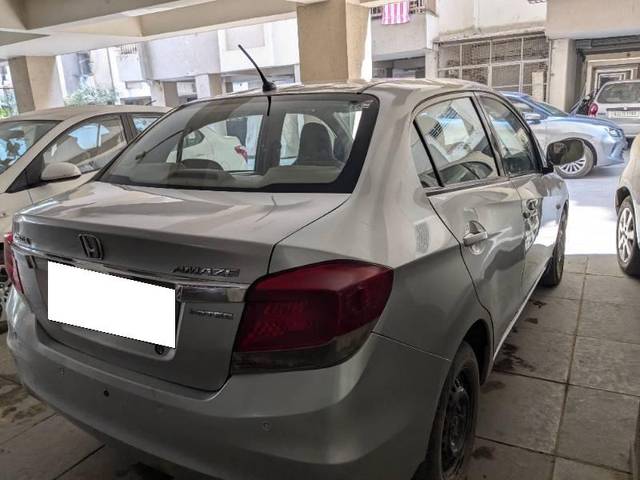 https://images10.gaadi.com/usedcar_image/4495169/original/processed_8680ccfb-a8ba-42a2-a764-4906e24b9549.jpg?imwidth=6401