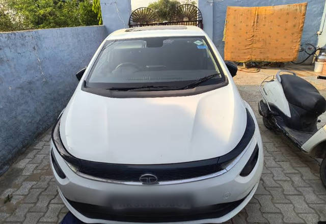 https://images10.gaadi.com/usedcar_image/4495247/original/00dbf732-85c6-4a51-af6d-3bef23b2d8c9.?imwidth=6400