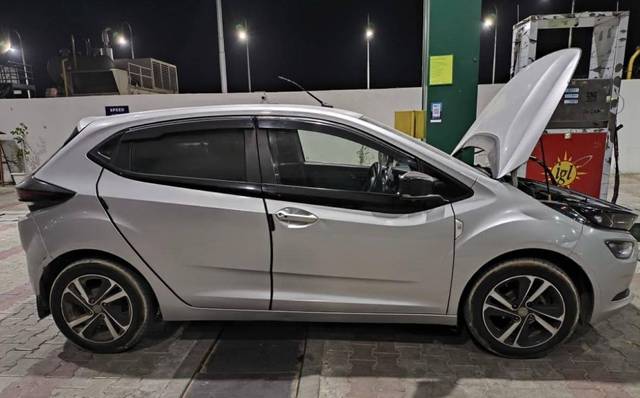 https://images10.gaadi.com/usedcar_image/4495249/original/processed_eb0dfe8a-7b14-490f-8108-a1735dfad4eb.jpg?imwidth=6400