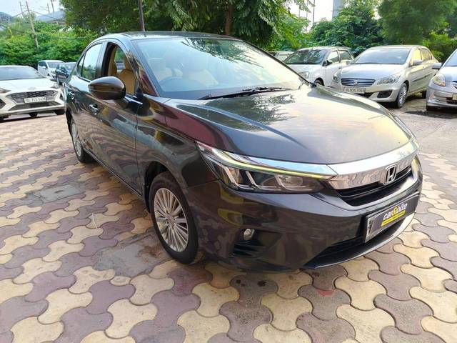 https://images10.gaadi.com/usedcar_image/4495286/original/processed_9cc9708a99bf15d93c13b0902369d43b.jpeg?imwidth=6400