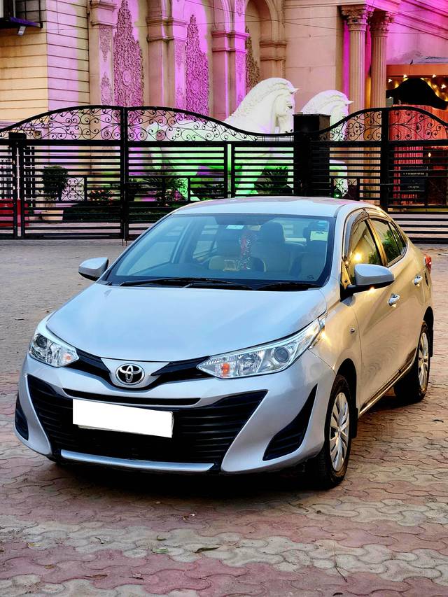 https://images10.gaadi.com/usedcar_image/4495318/original/processed_2b666cd575600d6f98854f85d742dadd.jpg?imwidth=6402