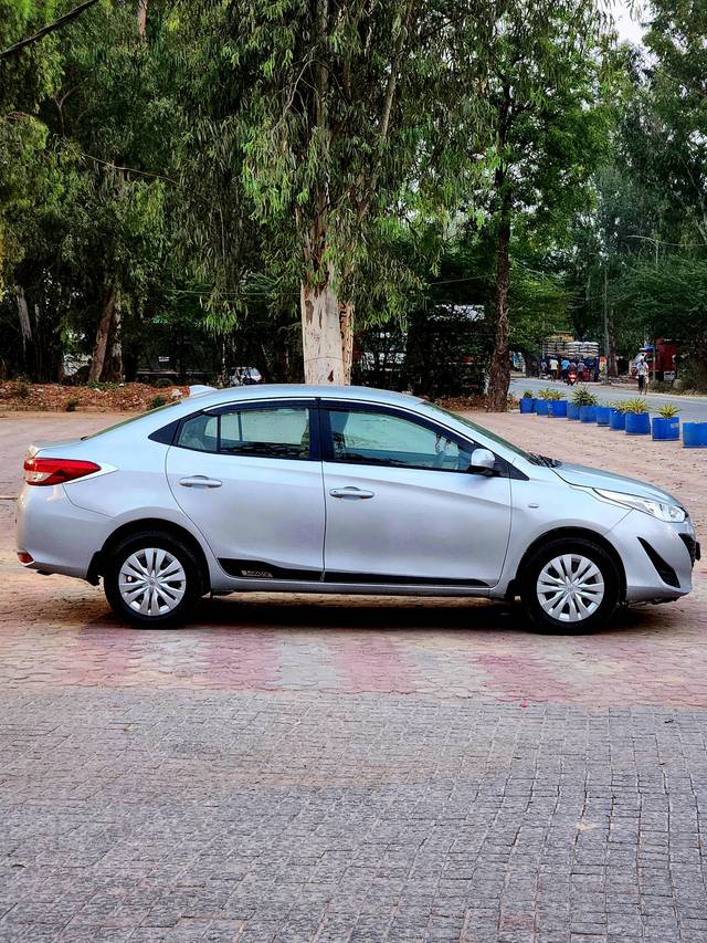 https://images10.gaadi.com/usedcar_image/4495318/original/processed_c228cb72be8a1c243b6ddce0c3556c0e.jpg?imwidth=6401