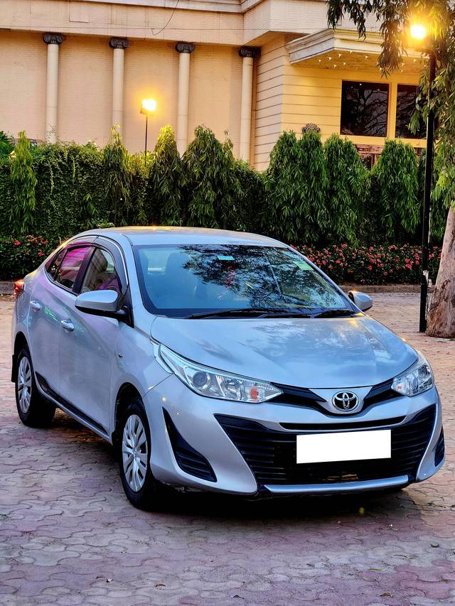 https://images10.gaadi.com/usedcar_image/4495318/original/processed_fed3fbfd0396fd7d3c0ec635e53d04d9.jpg?imwidth=6400