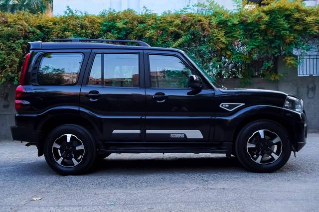 https://images10.gaadi.com/usedcar_image/4495330/original/processed_ceedb0140fca9a571fdb168f87120398.jpg?imwidth=6401