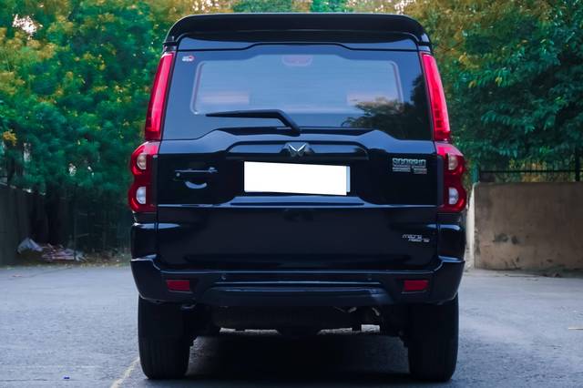https://images10.gaadi.com/usedcar_image/4495330/original/processed_e557571f59606fdb83e95bb75b0ac671.jpg?imwidth=6402