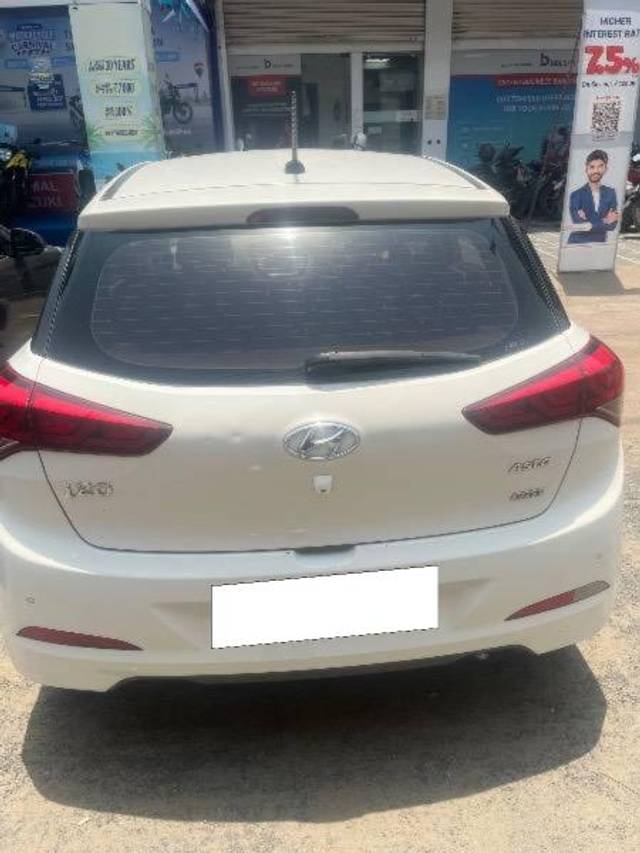https://images10.gaadi.com/usedcar_image/4495410/original/processed_50dd1e4f-34a7-4f28-a450-965735b07acc.jpg?imwidth=6401