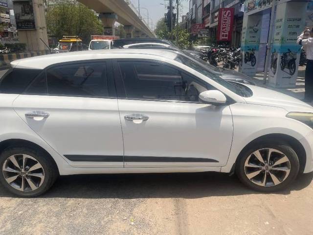 https://images10.gaadi.com/usedcar_image/4495410/original/processed_b0e1b8cb-d936-461b-bab3-be66f311efc5.jpg?imwidth=6400