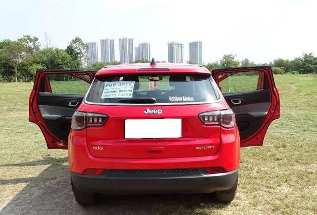 https://images10.gaadi.com/usedcar_image/4495454/original/processed_ea658bd37a6a8b9795b43fb3b38bc6a3.jpeg?imwidth=6402