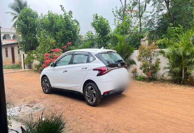 https://images10.gaadi.com/usedcar_image/4495540/original/2810c65e-6b1f-4e67-8f90-af69e7da8f3c.?imwidth=6400
