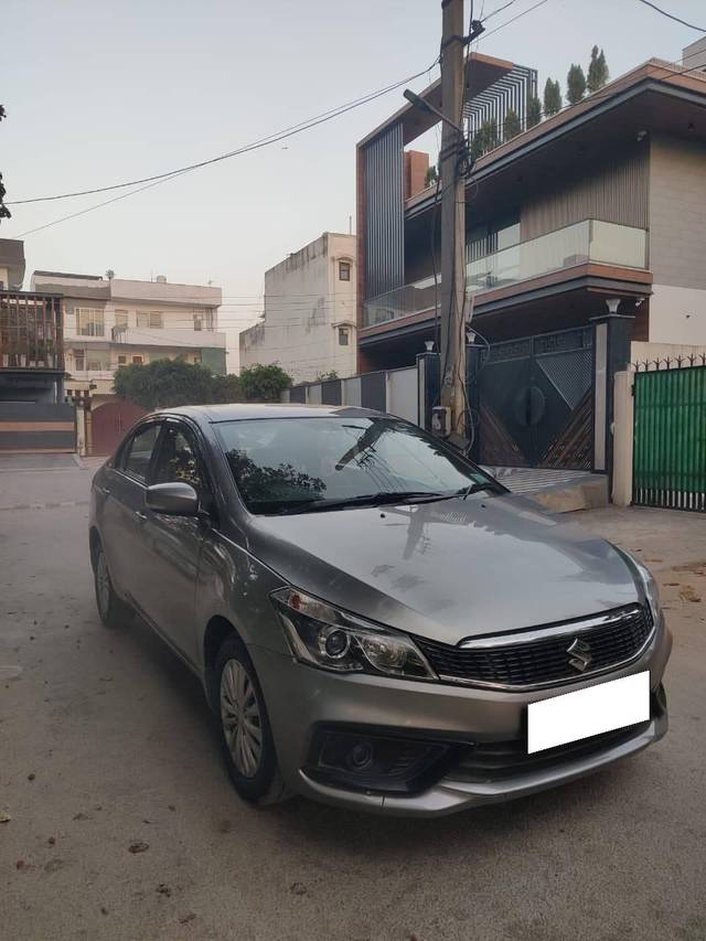 https://images10.gaadi.com/usedcar_image/4495576/original/processed_a10a74f68c9241fc38701e216e97fe3a.jpg?imwidth=6400