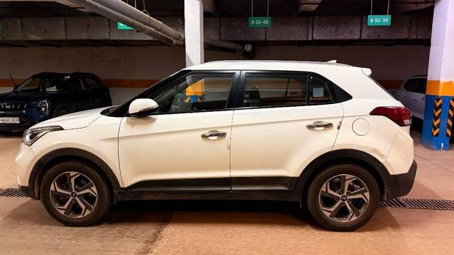 https://images10.gaadi.com/usedcar_image/4495607/original/processed_18eb89e7-112d-45c5-8549-16f7e33ad911.jpeg?imwidth=6402
