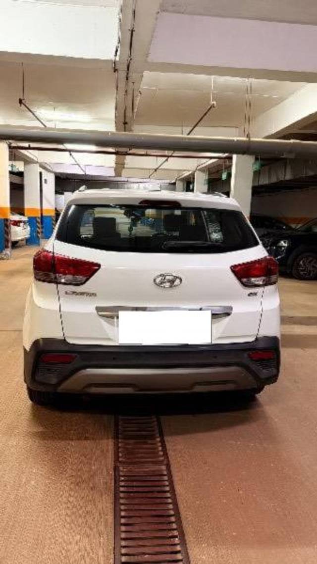 https://images10.gaadi.com/usedcar_image/4495607/original/processed_f9731539-3f5f-49a8-ab4d-81d327c5bf48.jpeg?imwidth=6401
