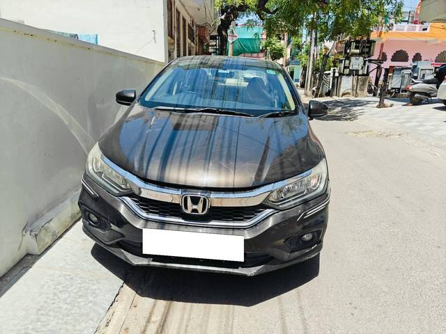 https://images10.gaadi.com/usedcar_image/4495640/original/processed_bee73101-7dd3-4497-9d96-b5600c79fe29.jpg?imwidth=6401