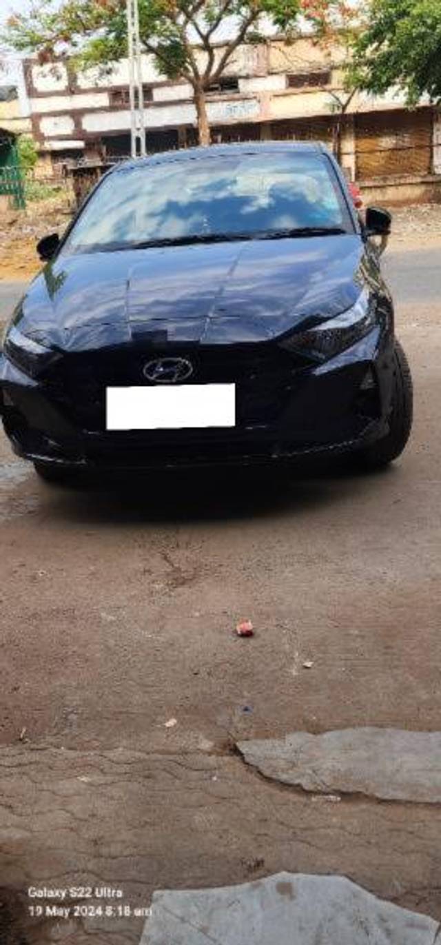 https://images10.gaadi.com/usedcar_image/4495703/original/processed_b3e01eaf-e139-4109-947a-fba9b22bccab.jpg?imwidth=6401
