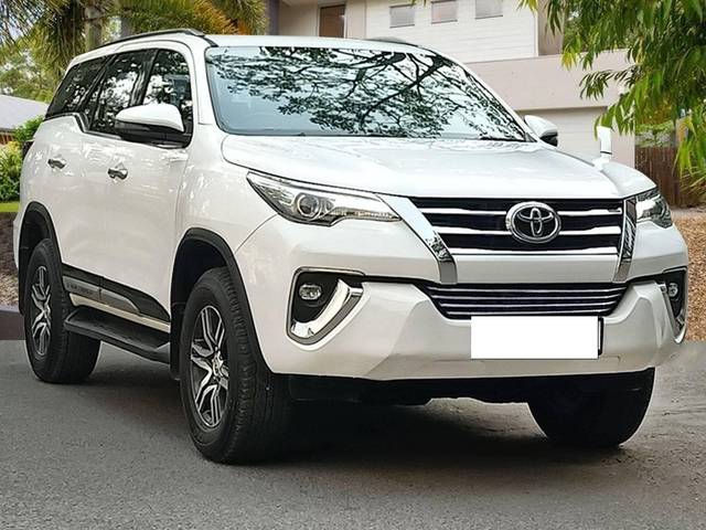 https://images10.gaadi.com/usedcar_image/4495739/original/processed_247d9e5b84c6fbd860211cc0e8dfaec9.jpg?imwidth=6400