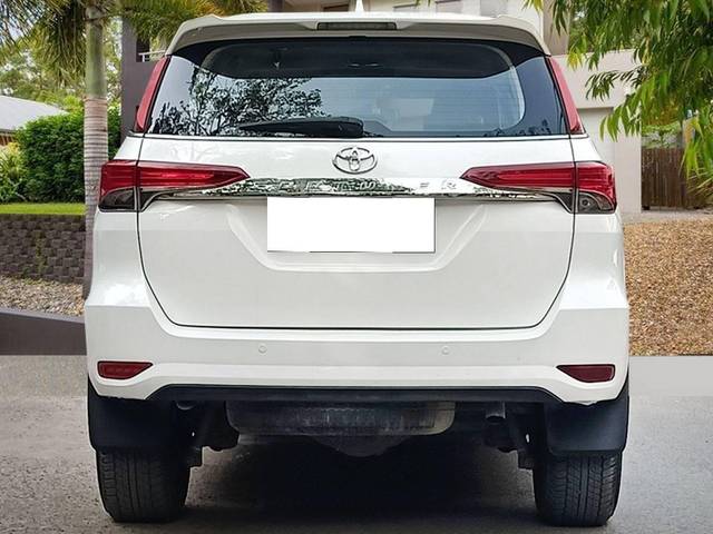 https://images10.gaadi.com/usedcar_image/4495739/original/processed_7898ac96b2bbab83640cd196d612f39e.jpg?imwidth=6402