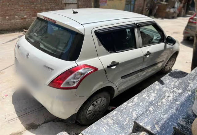 https://images10.gaadi.com/usedcar_image/4495856/original/7121c201-cca9-487c-87f5-54c387b561d2.?imwidth=6400