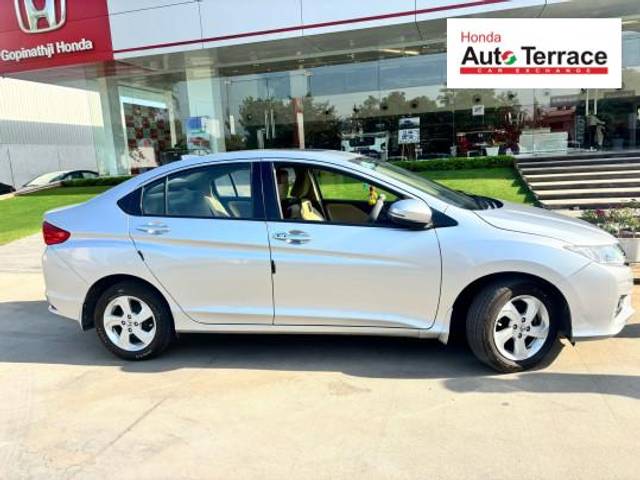 https://images10.gaadi.com/usedcar_image/4495959/original/f2ddb6d4bc6d025a85a284648066f49b.jpeg?imwidth=6400